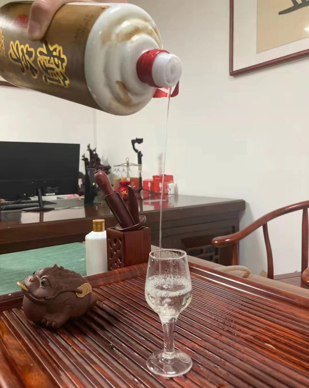 1997香港回归赖茅卖多少钱一瓶,97公斤庆回归赖茅多少钱一瓶