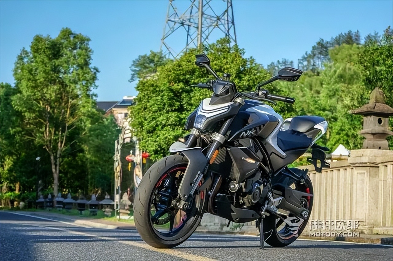 春风450srvs春风450nk,春风450nk与铃木650对比评测