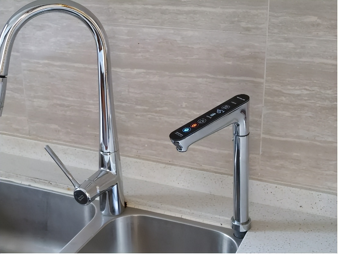 家里自来水特别脏净水器有吗,家里的自来水白白的很浑浊能用吗