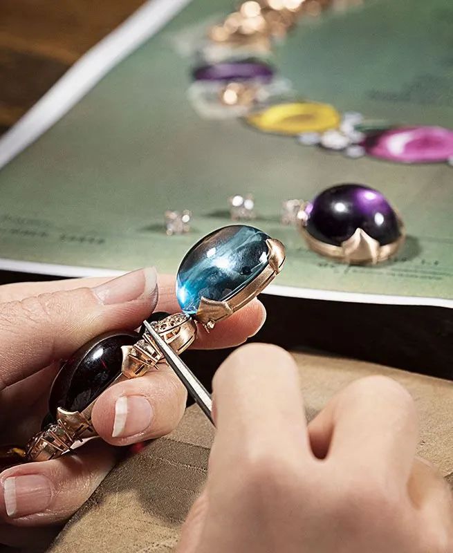 lady gaga和黑寡妇 (gaga今年格莱美礼服)