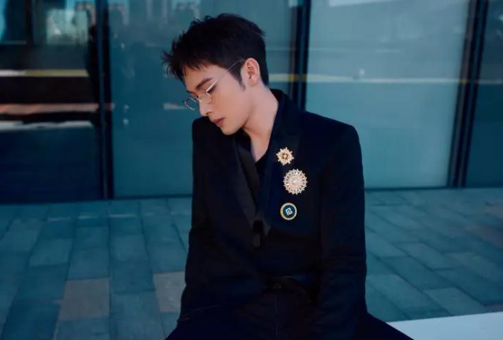 杨洋张彬彬微微一笑很倾城的剧场,杨洋肖奈剧照侧身