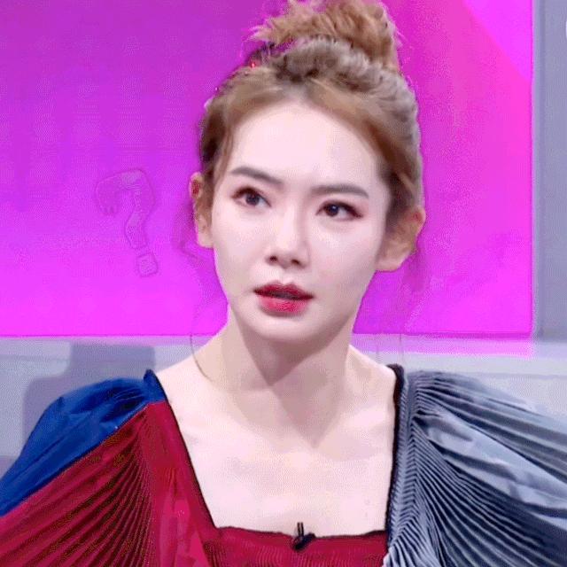 “被小三”的戚薇，背锅8年不坑声，她的聪明你想不到