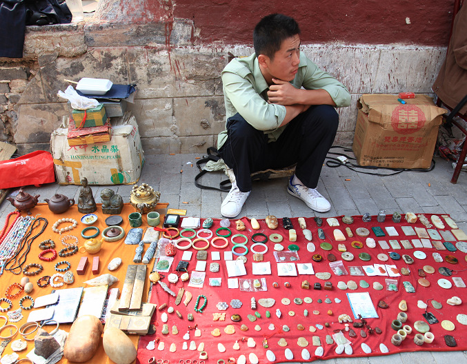 江西男子2万买到慈禧的夜明珠,有人出10万不卖,专家鉴定值十元