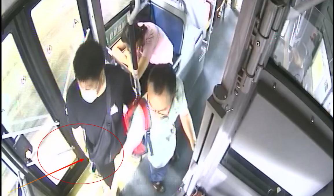 女子大意丢失手机110民警帮助寻回,手机被盗后失主一招迅速找回手机