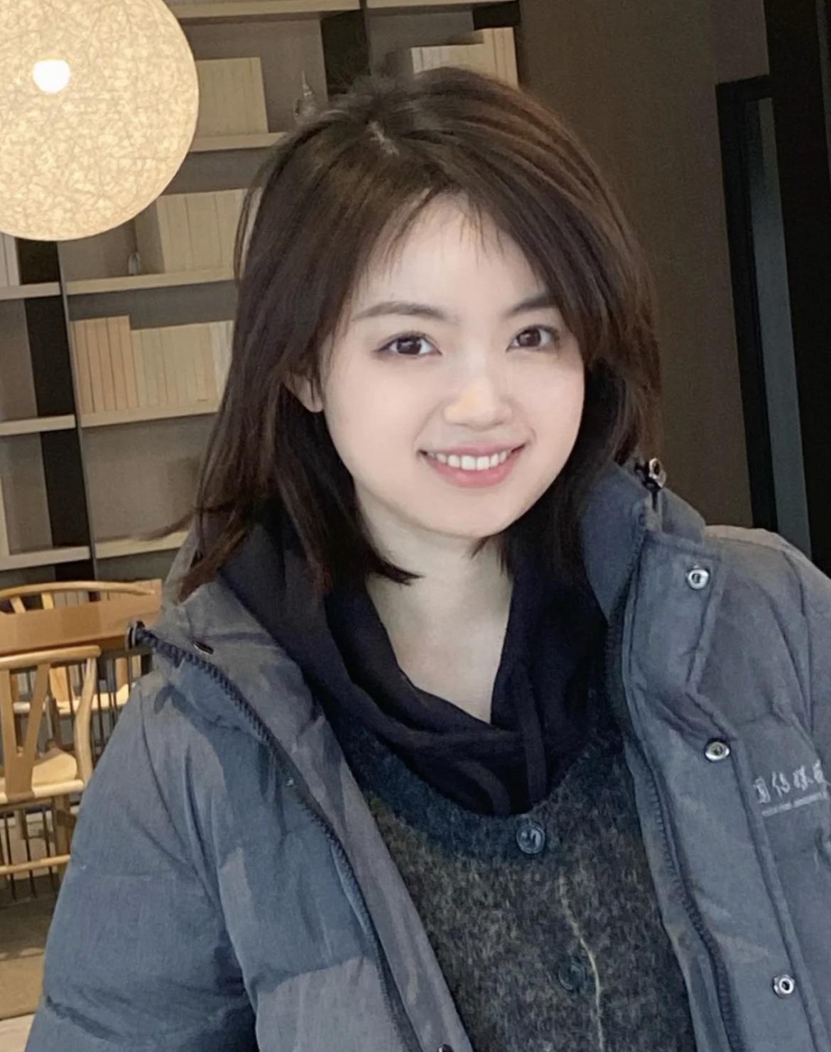 适合圆脸女生的刘海超简单,圆脸适合什么样的刘海学生党