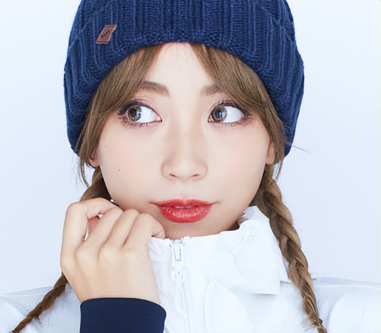 刘海戴遮阳帽子的正确方法,各种帽子的戴法长发