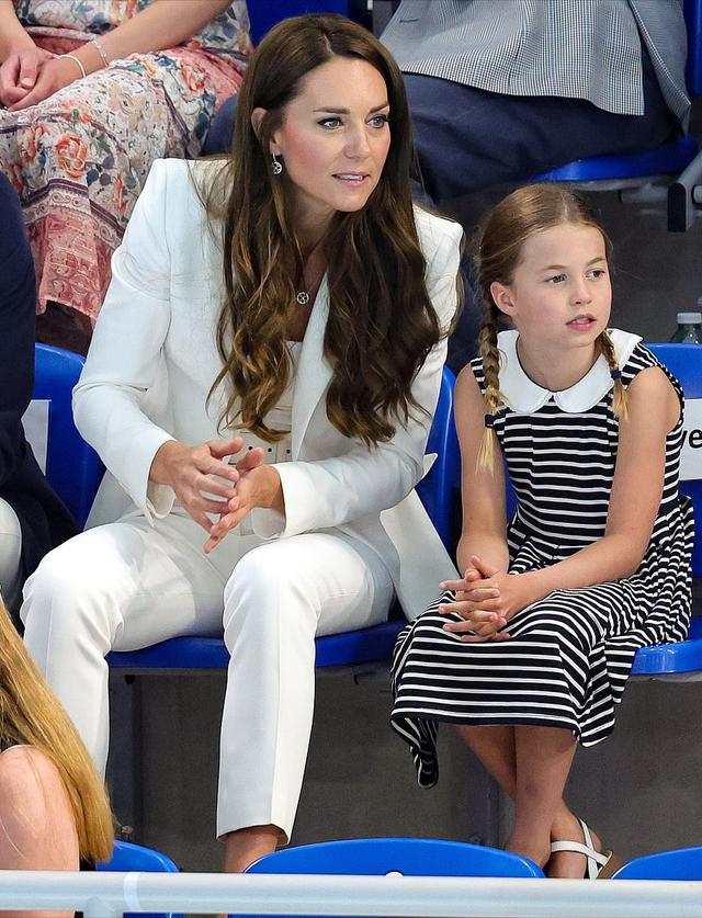 王诗龄芬迪套装,王诗龄衣服最贵多少钱