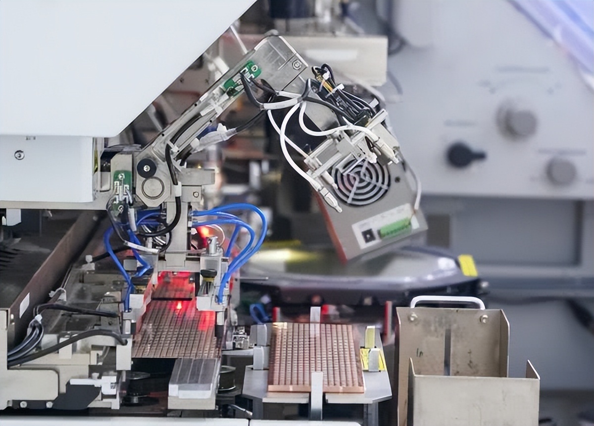 芯片制裁将扩大，布林肯大放厥词，英伟达高管发出警告