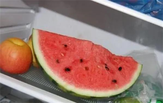 放在冷藏的西瓜能吃吗,西瓜可以放冰箱冰镇吗