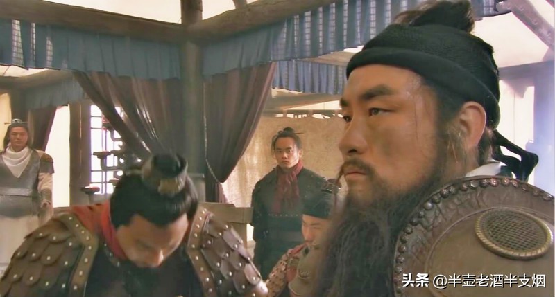 卢俊义能打过李逵么,卢俊义与吴用在梁山谁的地位更高