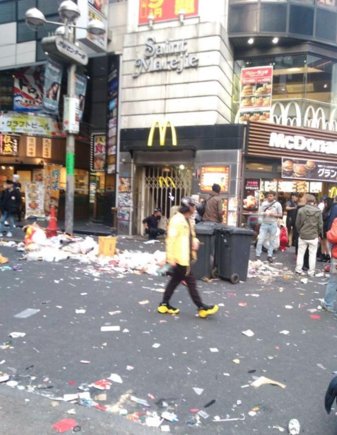 日本富豪怒斥捡垃圾的日本人,日本人捡垃圾被富商批评