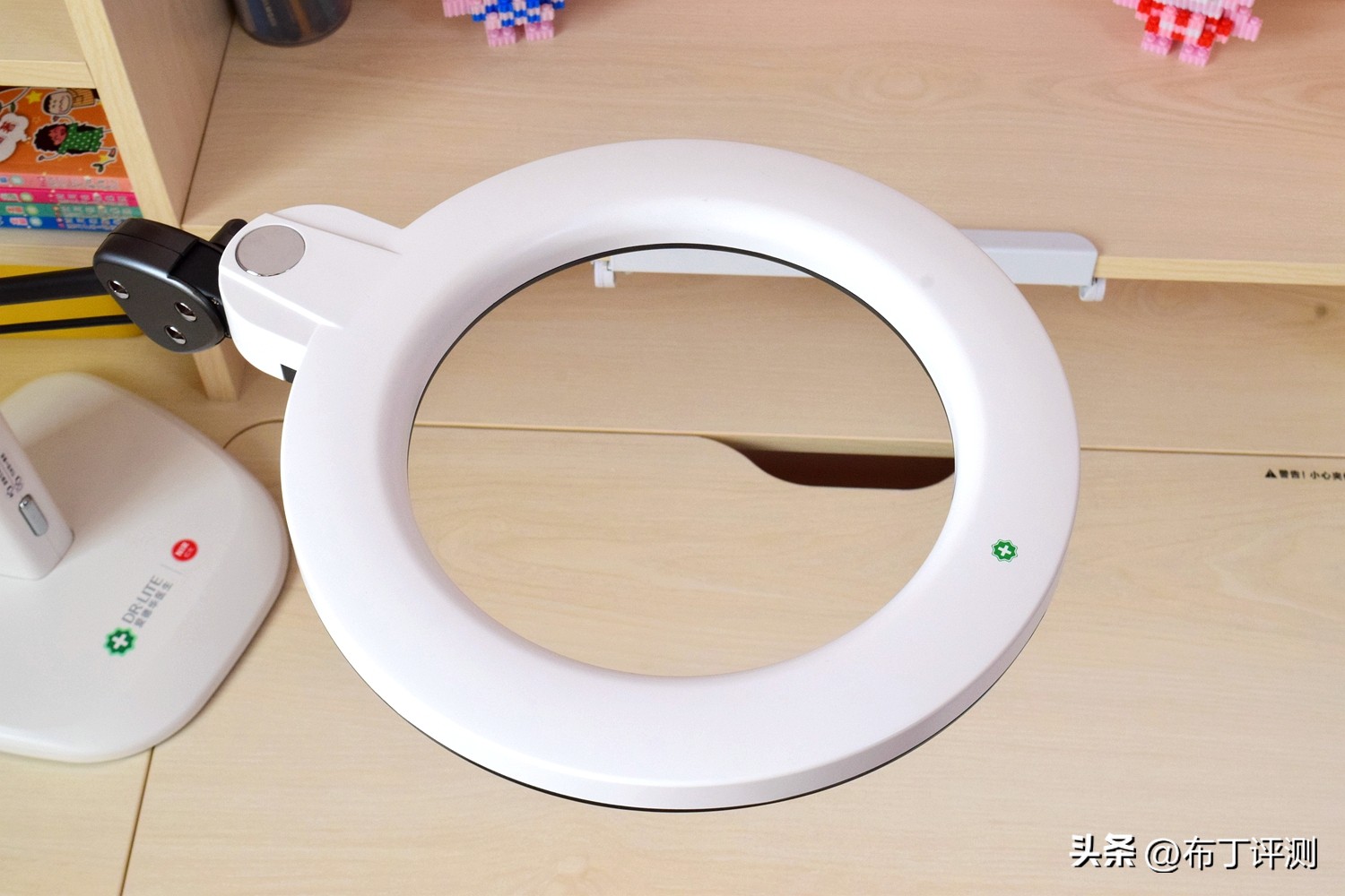 怎么选择一台预防近视的台灯,预防近视眼护眼台灯欧普照明