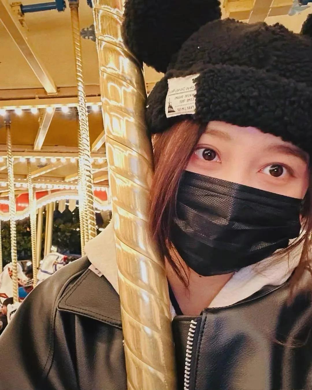 关晓彤迪士尼美图,关晓彤深夜晒鹿晗视角照