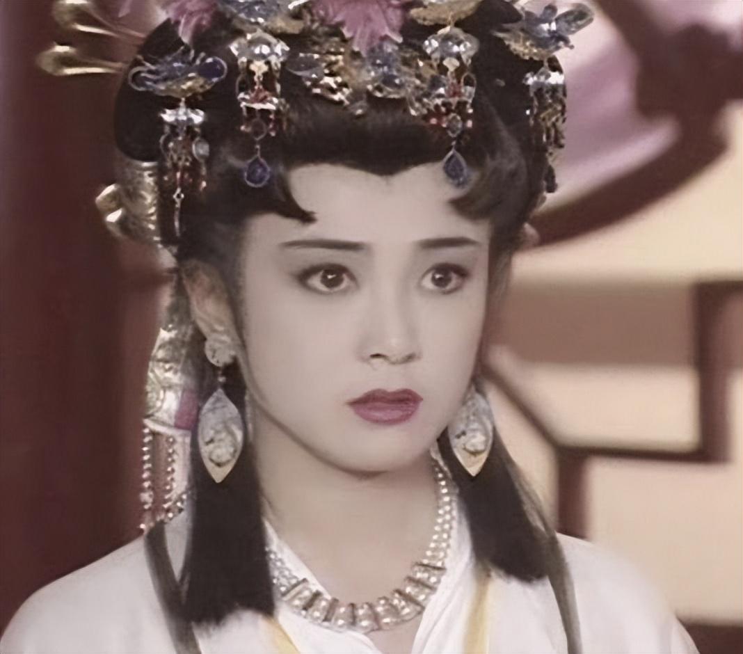 56岁傅艺伟曾是最美苏妲己,傅艺伟妲己最美瞬间为母祝寿