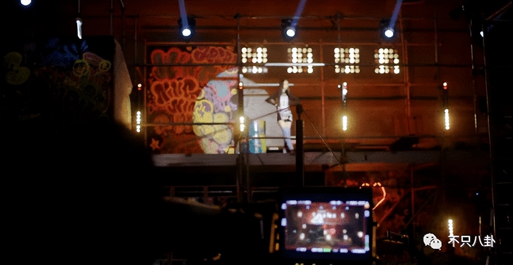 欺负人？给她找到一双合适的高跟鞋很难吗？