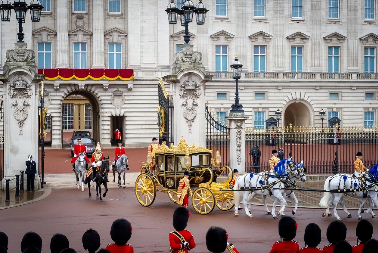 这一次的加冕礼，让“小三上位”的卡米拉，成了全世界的笑话