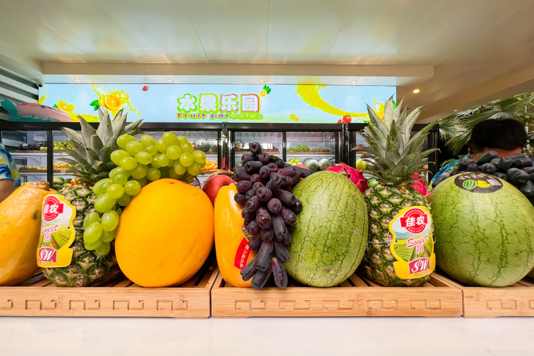 银河温泉双人水果温泉,泡汤泉免费吃水果