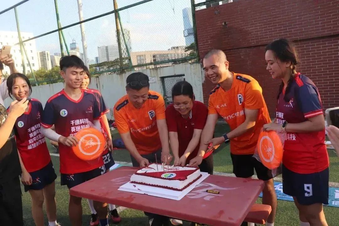 踢足球的学长,踢足球印象深刻的同学