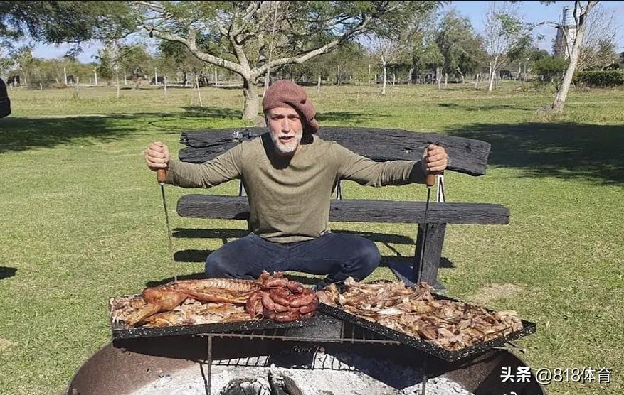 战神!53岁巴蒂阿根廷庄园养老,须发皆白养2匹马,20岁幼子接班踢球