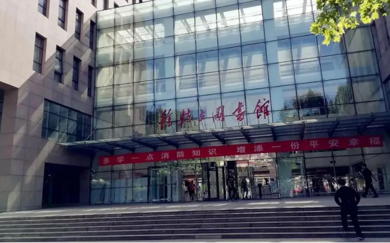 2020年，上海警方在*迁拆**区发现流浪汉，一个有故事的北理高材生