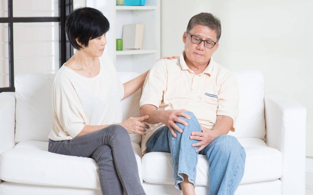 经常压腿会影响长高是真的吗,岁数大每天压腿有好处吗