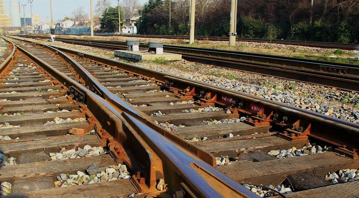 为什么火车站里不让上厕所,为什么列车进站的时候不让上厕所