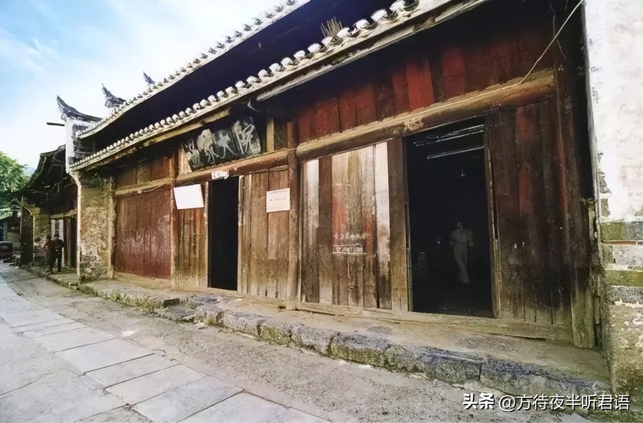 人间梦幻古建筑,仙境云雾缭绕古建筑