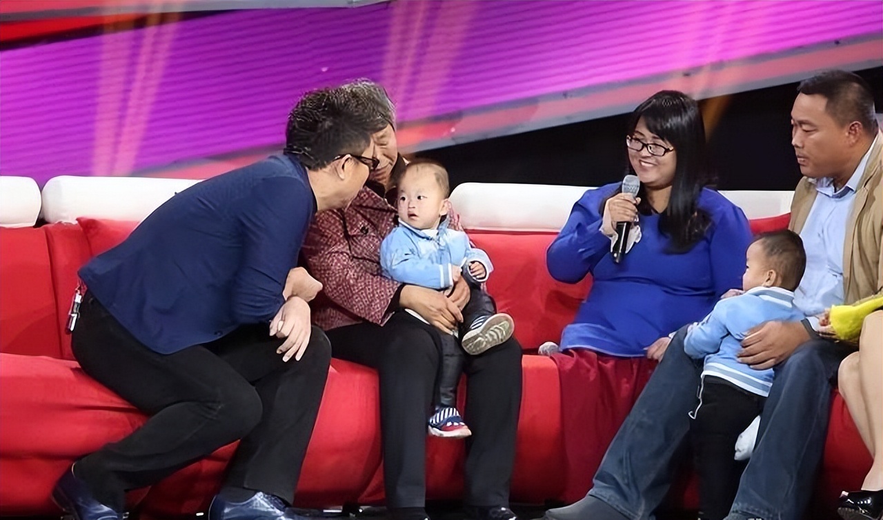 无腿妈妈试管生下双胞胎,60岁试管生双胞胎现状