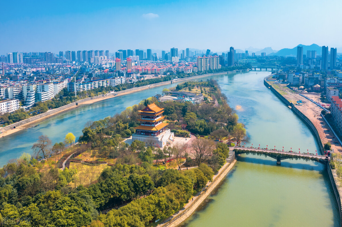 黄鹤楼我抽的是烟，他看到的是愁