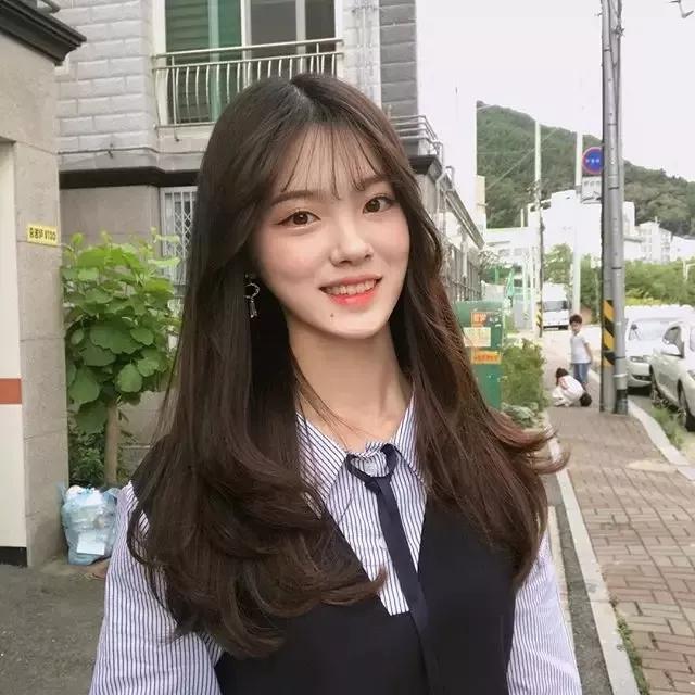 三款适合各种脸型的发型,大脸女生中长发烫发发型