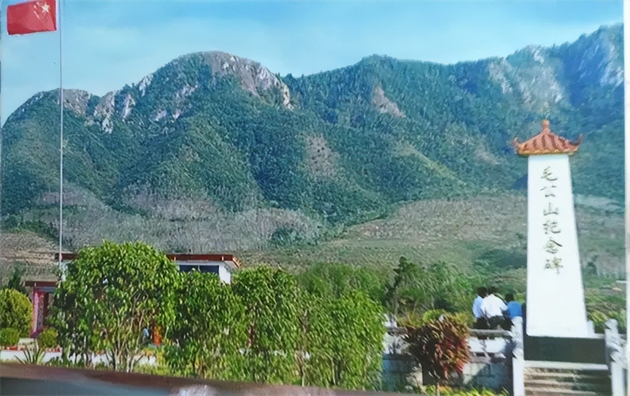 海南发现一山头长得像毛主席,孔令华跪地流泪,李讷也都感叹很像