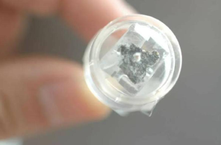 美国赠送的月岩被证实是假货,美国赠送给荷兰的月岩