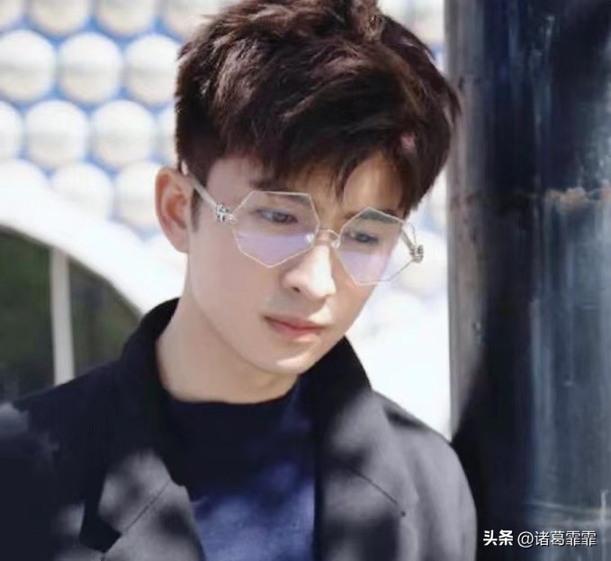 张云龙机场被粉丝问胡一天,张云龙和粉丝互动名场面