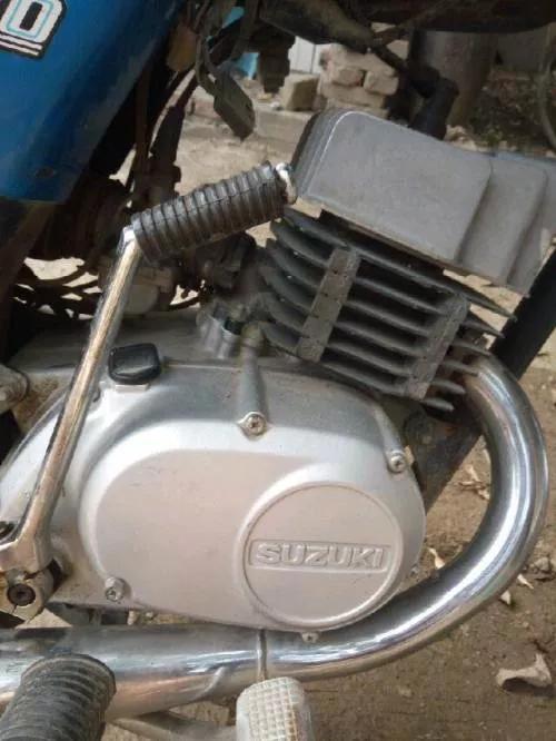 金城铃木ax100和金城100的区别,铃木ax100摩托车爆发力好吗