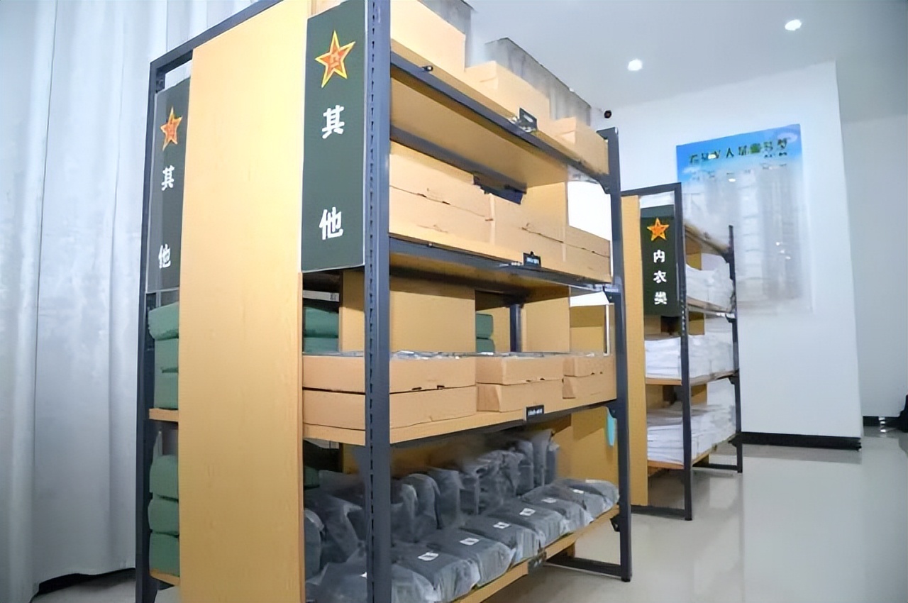 部队被装开箱,部队被装