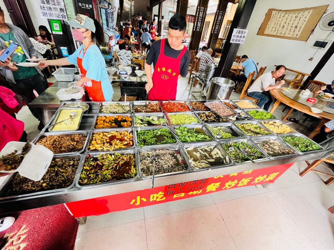 建水民宿包吃包住多少钱一天,建水康养公寓一年包吃住多少钱
