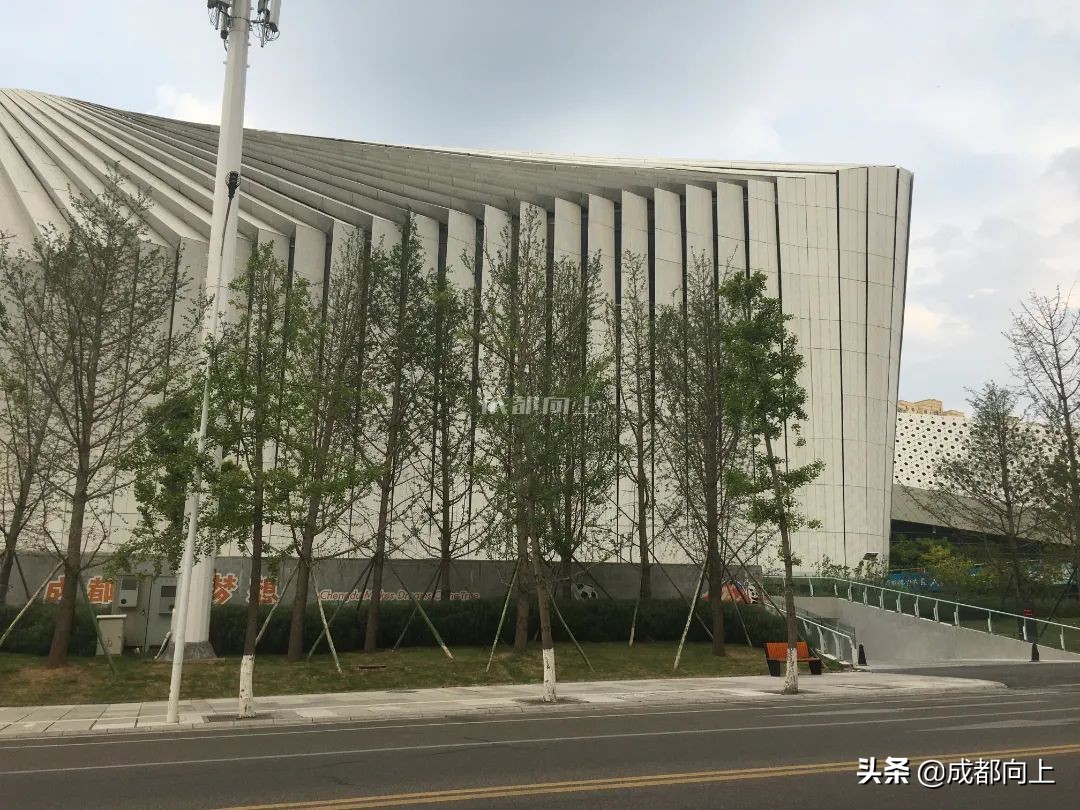 被吹爆的成都国际城南，居然没有拿得出手的体育场馆？