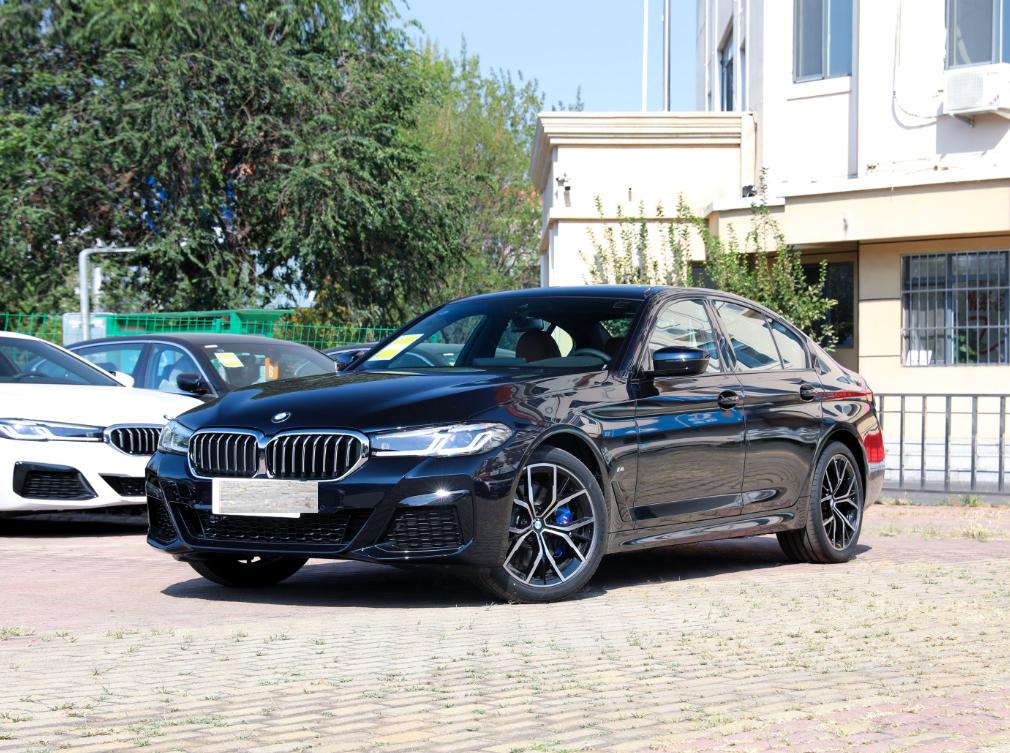 评测2022款宝马五系进口版，标准轴距带来更好操控性