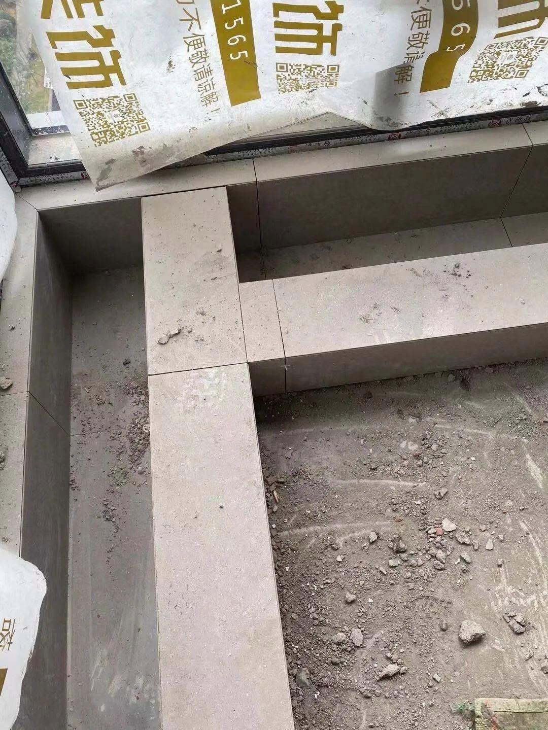 上海一33岁太太，在封闭阳台上砌了几块砖，花坛、鱼池全都有了