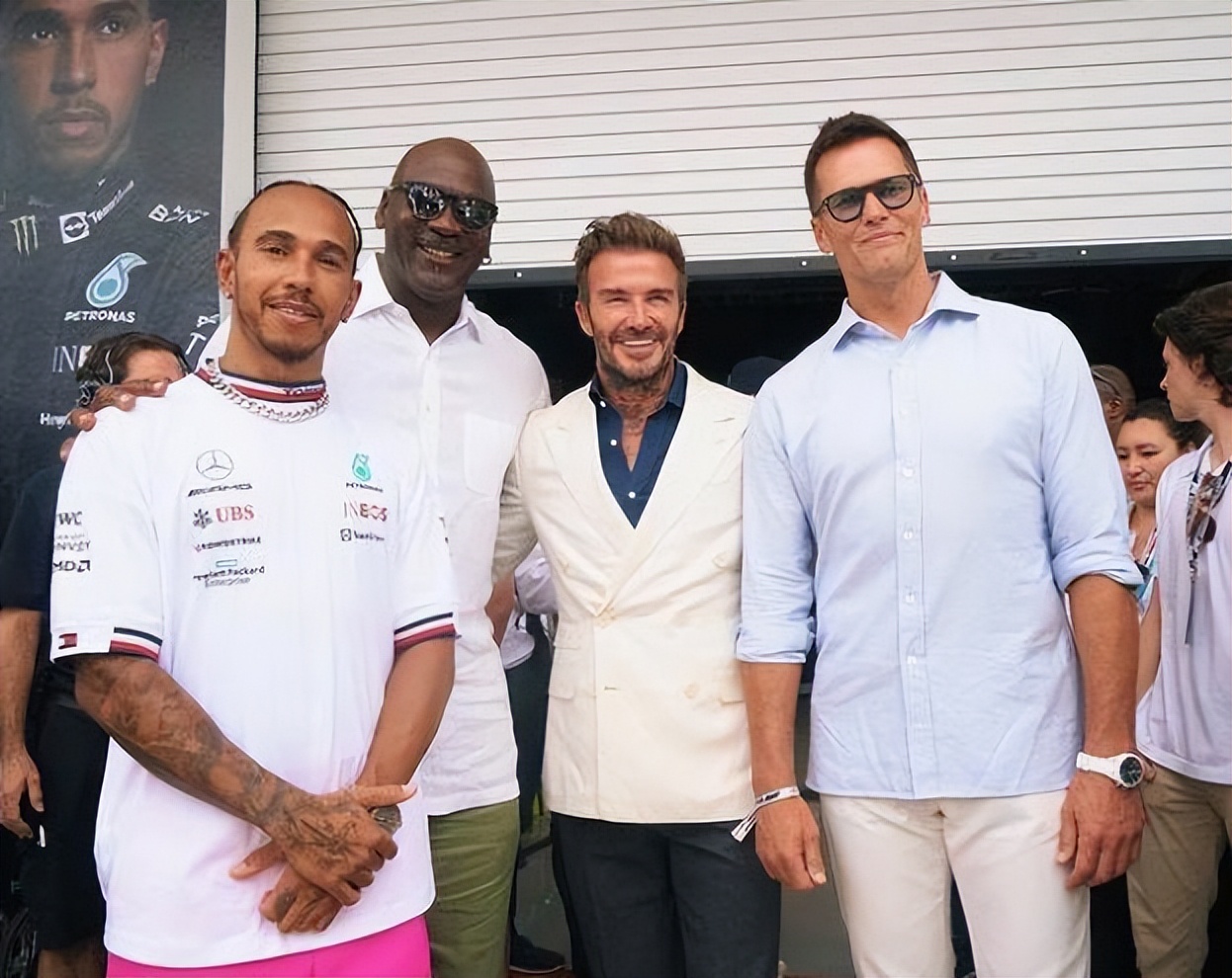 乔丹43岁爱妻罕见亮相，身材傲人不输瓦妮莎，穿白背心二头肌抢镜