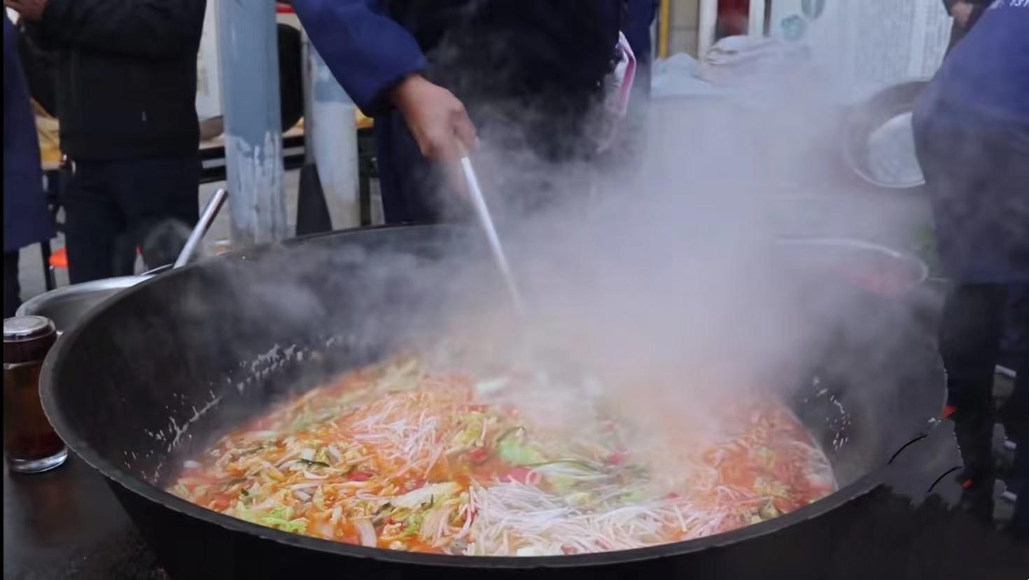 陕北农村吃席杀羊,陕北结婚流水席连吃三天