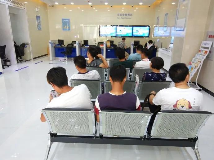 央行规定存款超过10万有税吗,央行解读存取款超5万需登记规定