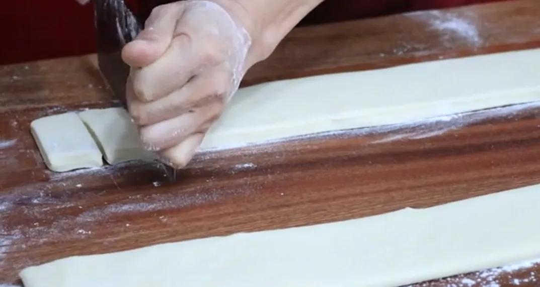 蓬松酥脆小油条做法,蓬松松软的小油条做法与配方