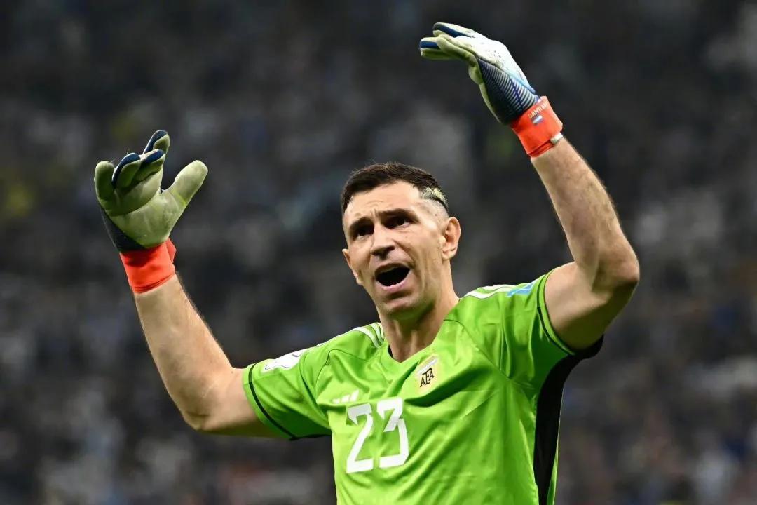 马丁内斯的坎坷经历,马丁内斯一路怎么走过来的