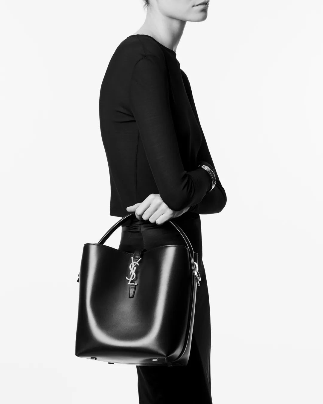 Rosé又背新包了，SAINTLAURENT是真宠她！