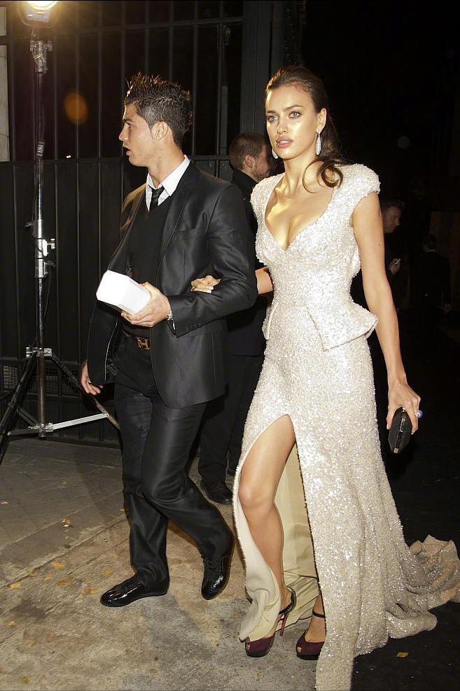 威尼斯电影节成c罗家“内斗”，36岁伊莲娜胜乔伊娜，后者成村姑