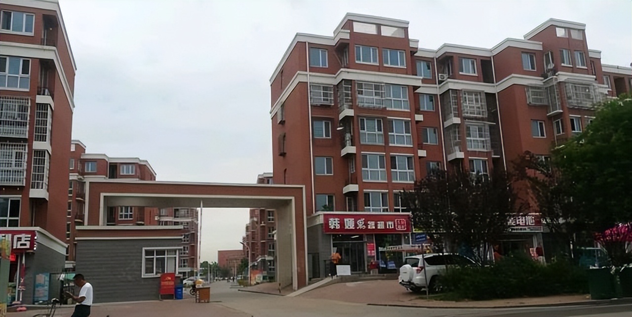 恐怖剧毒蛇吃蛇上演毒蛇互吞大战,罕见蛇吃蛇