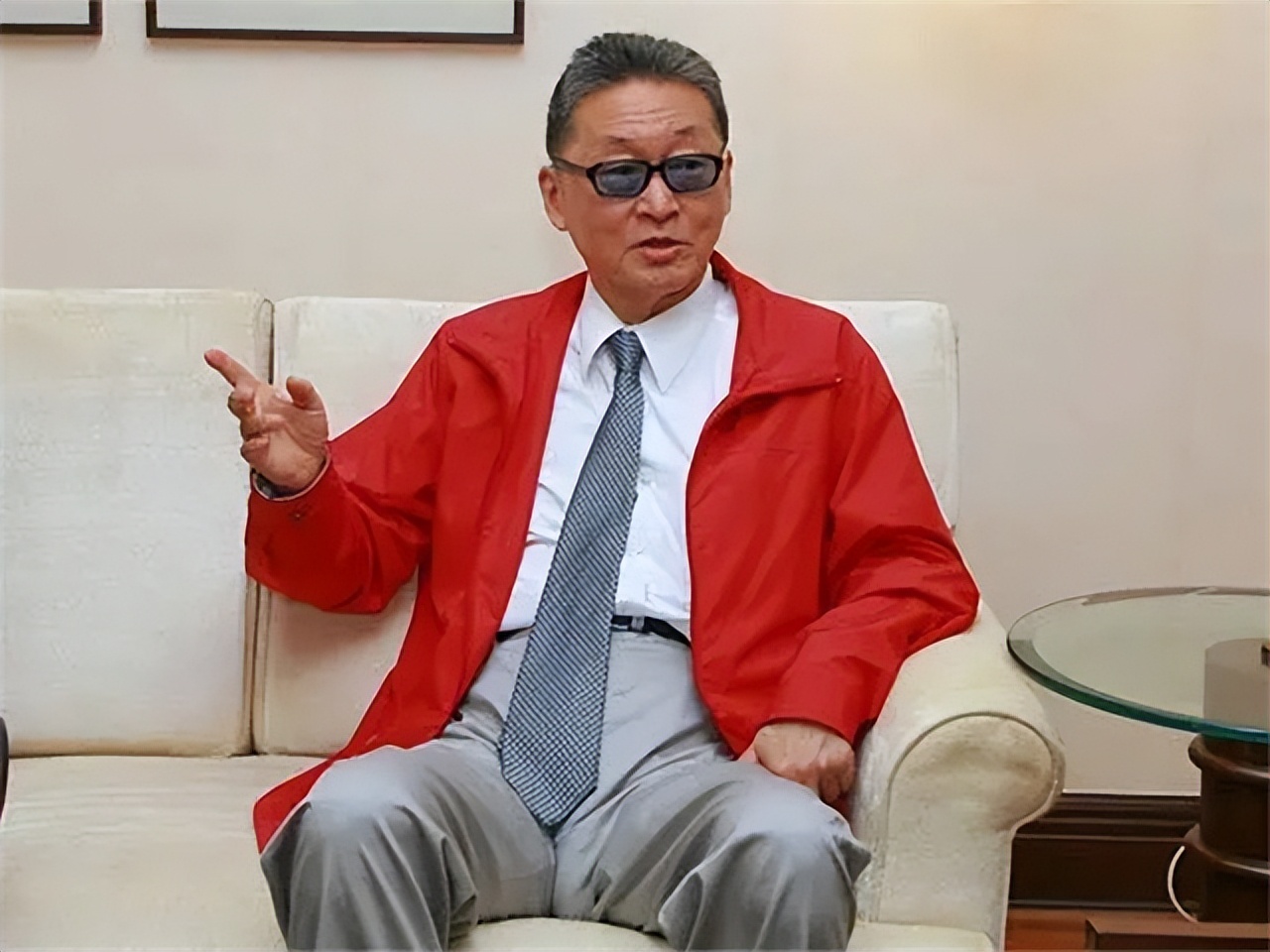 狂傲的李敖为什么说：只有毛主席值得我喊“万岁”，其他人不配