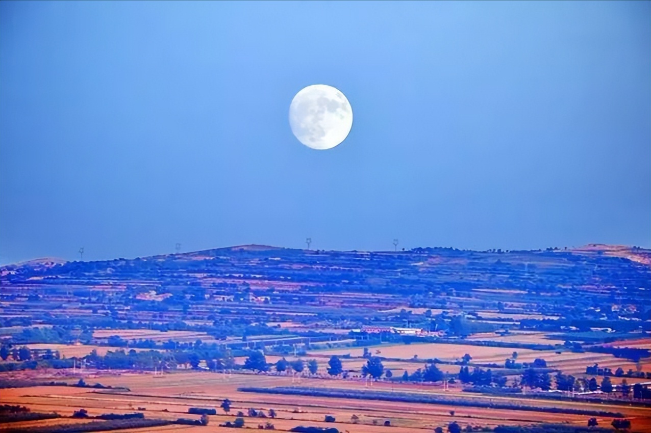 描写中秋圆月的古诗词鉴赏,中秋节的诗句有哪些描写圆月的