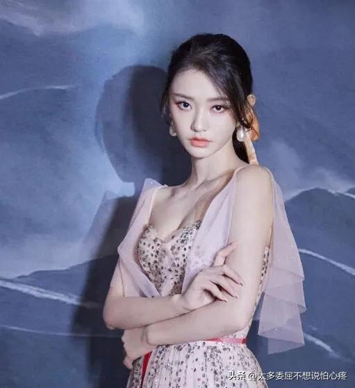 娱乐圈哪些改名换姓的女明星,娱乐圈中改名的20位女明星